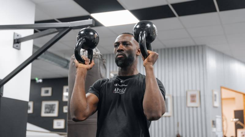Boxe et déficience intellectuelle à Paris : Un exutoire structuré pour gérer l'hyperactivité.