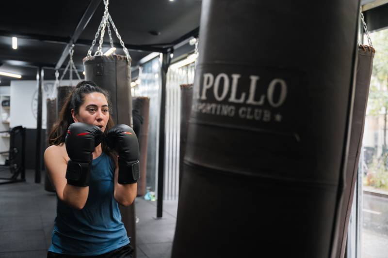 Apprendre à se défendre pour une femme à Paris 9 : la Boxe, une arme redoutable contre l’Insécurité