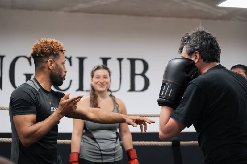 Pourquoi tester une salle de sport avec boxe, MMA, yoga et circuit training à Boulogne-Billancourt proche d’Issy-les-Moulineaux peut transformer votre forme physique