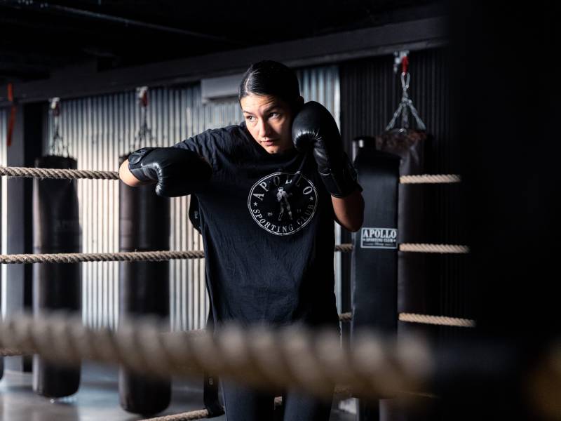 Des coachs femmes en boxe pour un entraînement motivant : Découvrez l'énergie et la bienveillance de Elise et Samira à l’Apollo Sporting Club Alfortville 