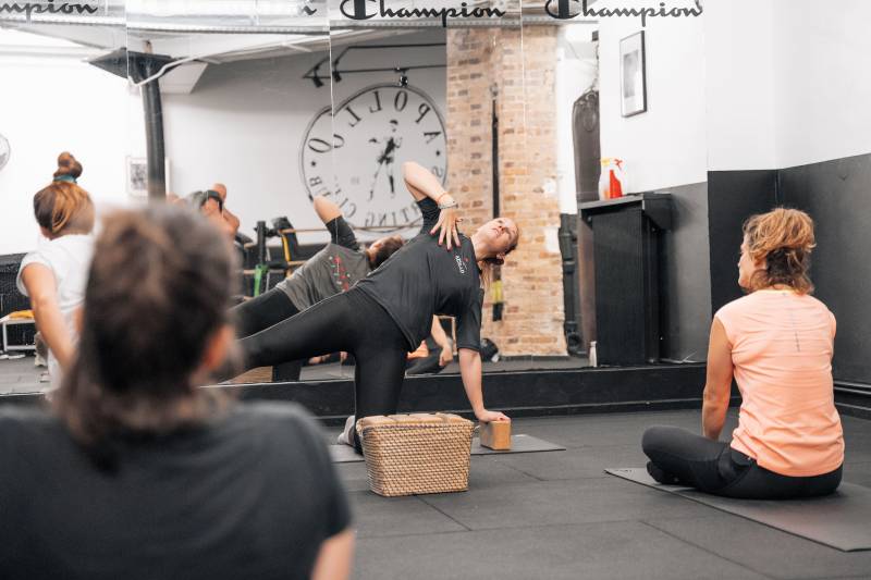 Quels sont les bienfaits concrets du Pilates sur le corps avec une pratique régulière à Boulogne?