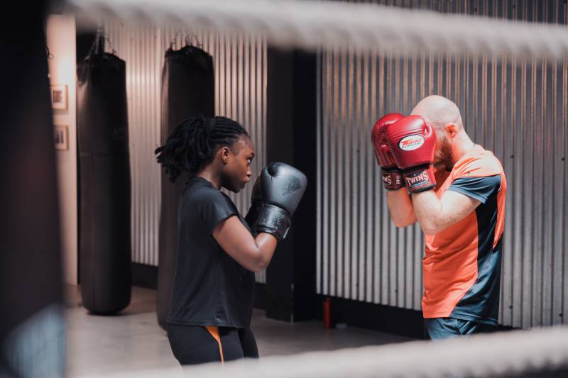 Rentrée 2025 : cours de boxe pour femmes à Boulogne‑Billancourt dans un lieu sécurisé et bienveillant