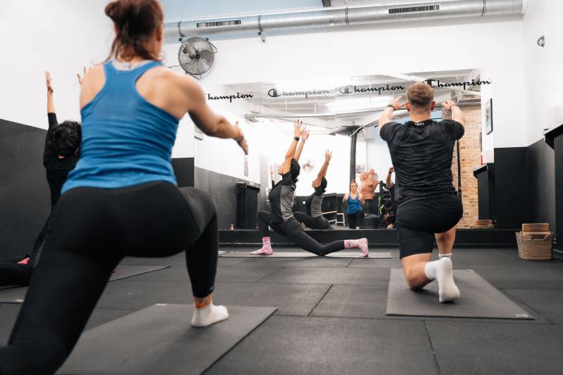 Faire une sèche grâce à des programmes de fitness et de yoga encadrés par des coachs à Boulogne Billancourt