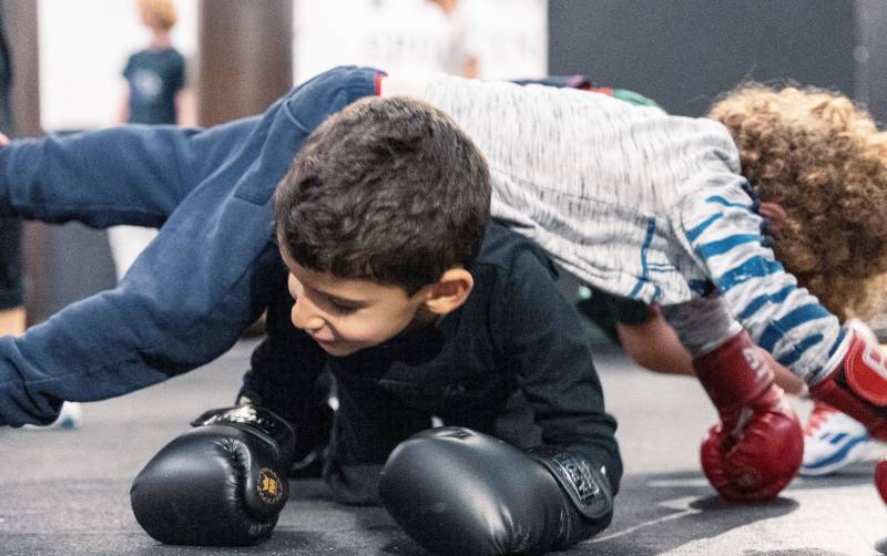 Pourquoi inscrire votre enfant à la boxe éducative dès 6 ans dans un club de qualité à Paris 13 Les Milles