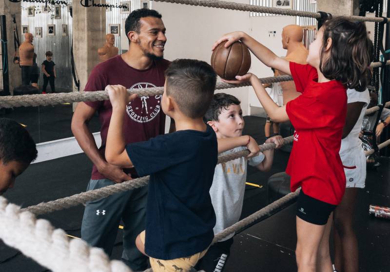 À Boulogne‑Billancourt à la rentrée 2025 : à quel âge commencer la boxe éducative pour enfants et quels bénéfices pour leur confiance et coordination