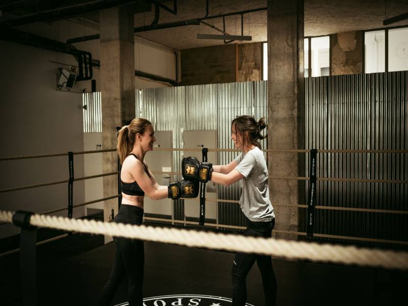 Boxe française féminine sur le ring