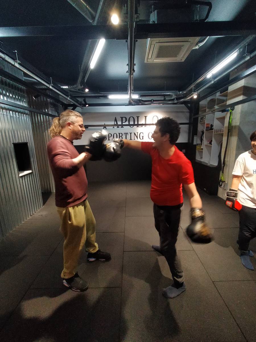 Handicap invisible et sport à Paris : Recréer du lien social grâce aux gants de boxe.