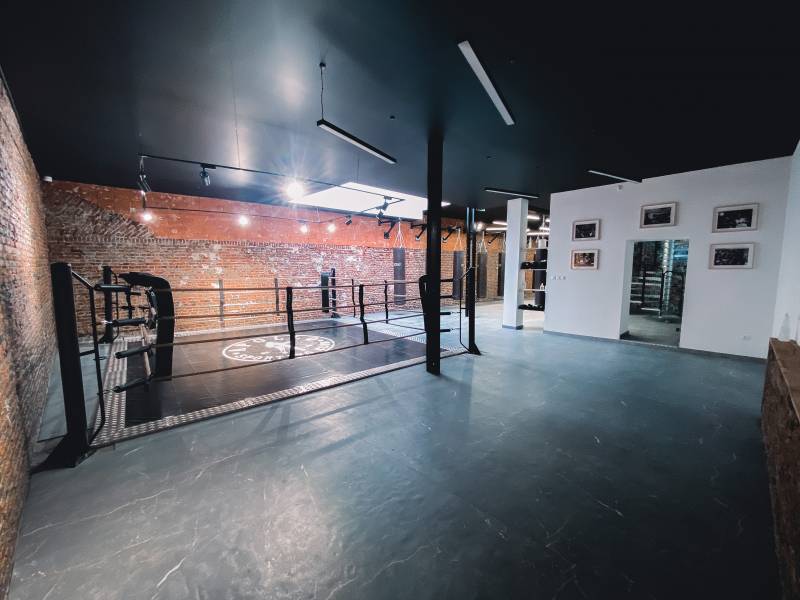 Programme adolescent boxe, fitness, yoga pour jeunes 16–17 ans dans une salle sportive moderne à Lille